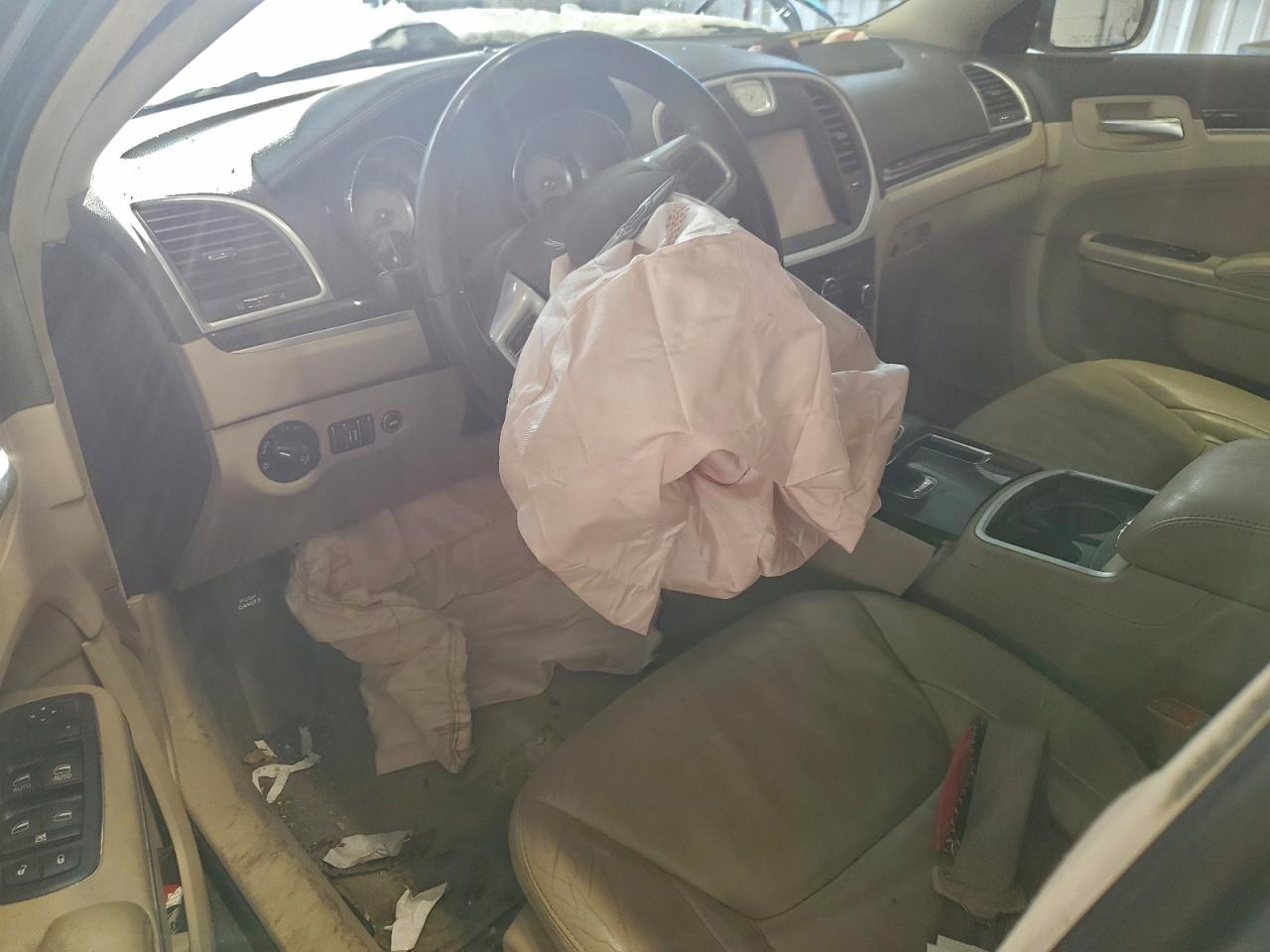 2014 Chrysler 300 VIN 2C3CCARGXEH120390 photo 8