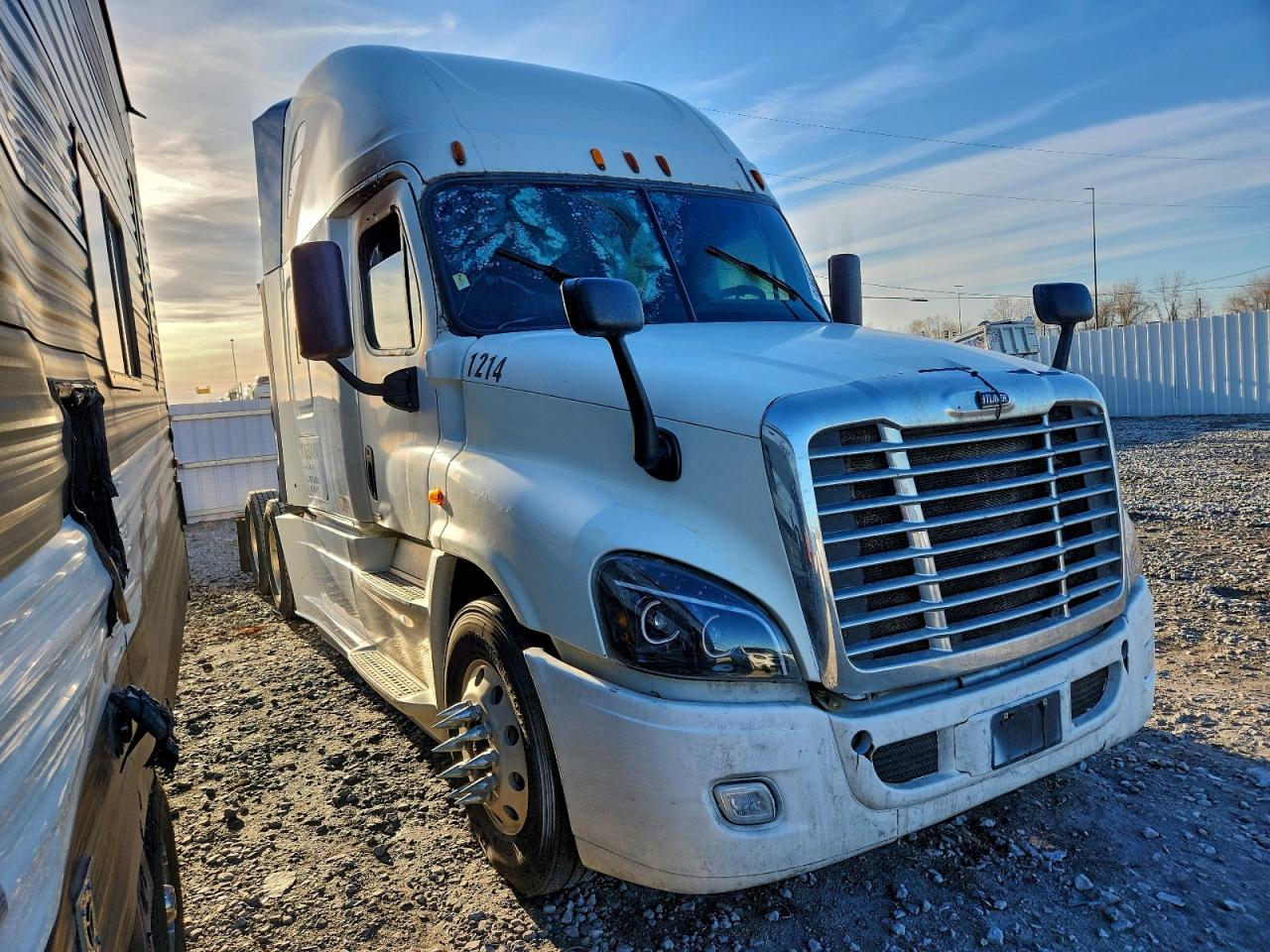 2015 FREIGHTLINER All other VIN 3AKJGLD52FSGC7132 photo 1