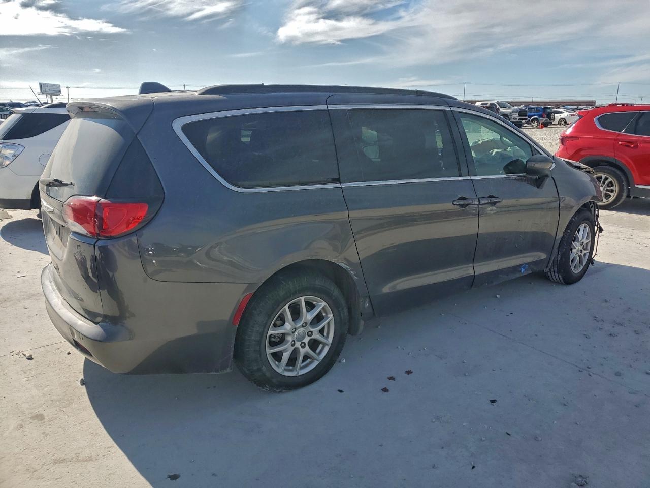 2020 Chrysler Minivan VIN 2C4RC1DG1LR265712 photo 3