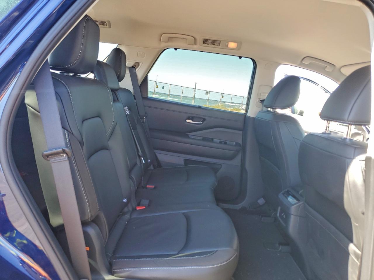 2024 Nissan Pathfinder VIN 5N1DR3CA4RC218897 photo 11