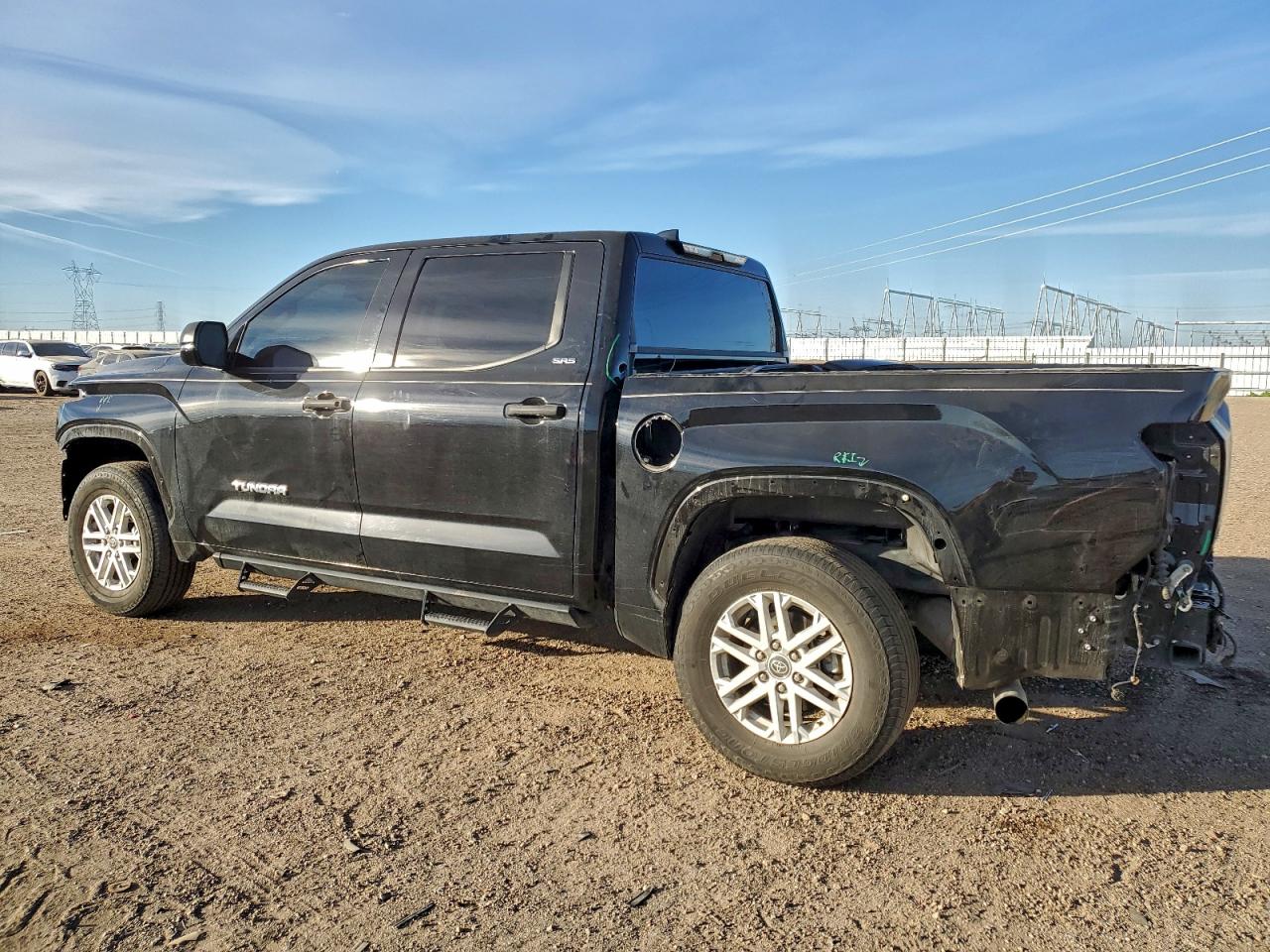 2023 Toyota Tundra VIN 5TFLA5DB5PX075586 photo 2