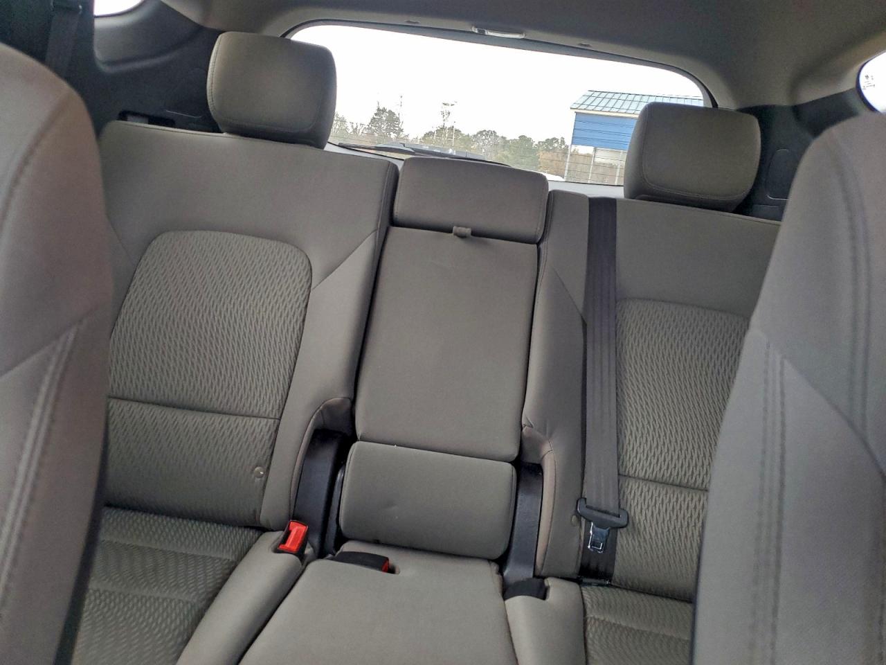 2018 Hyundai Santa fe VIN 5NMZT3LB4JH052679 photo 10