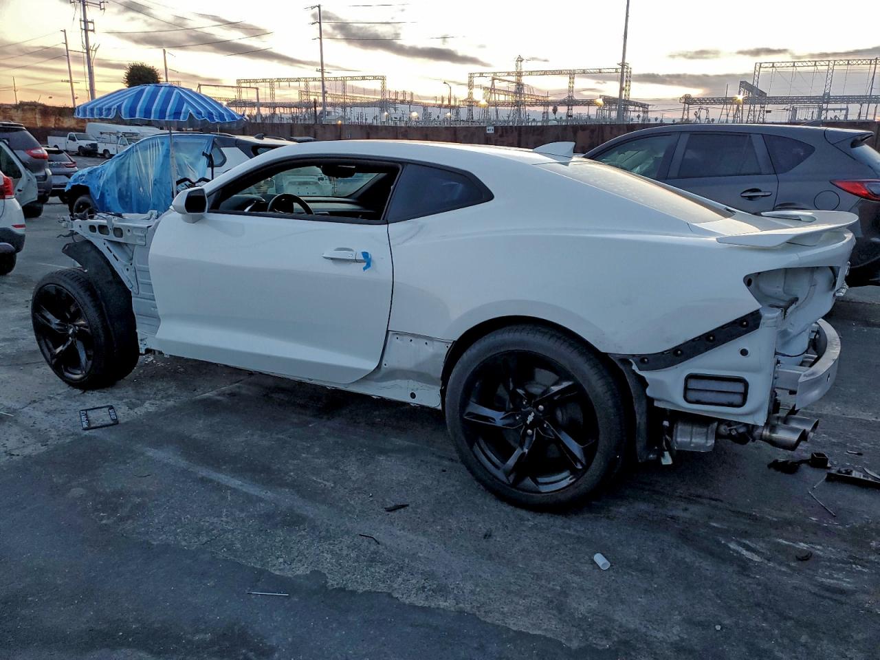 2019 Chev Camaro VIN 1G1FH1R76K0149338 photo 2
