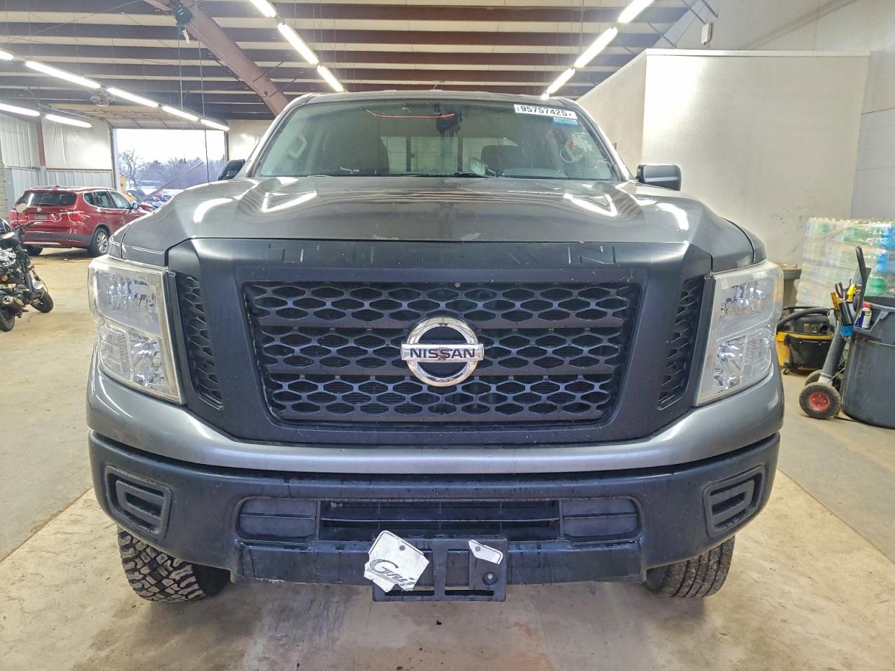 2017 Nissan TITAN VIN 1N6BA1F31HN526226 photo 5