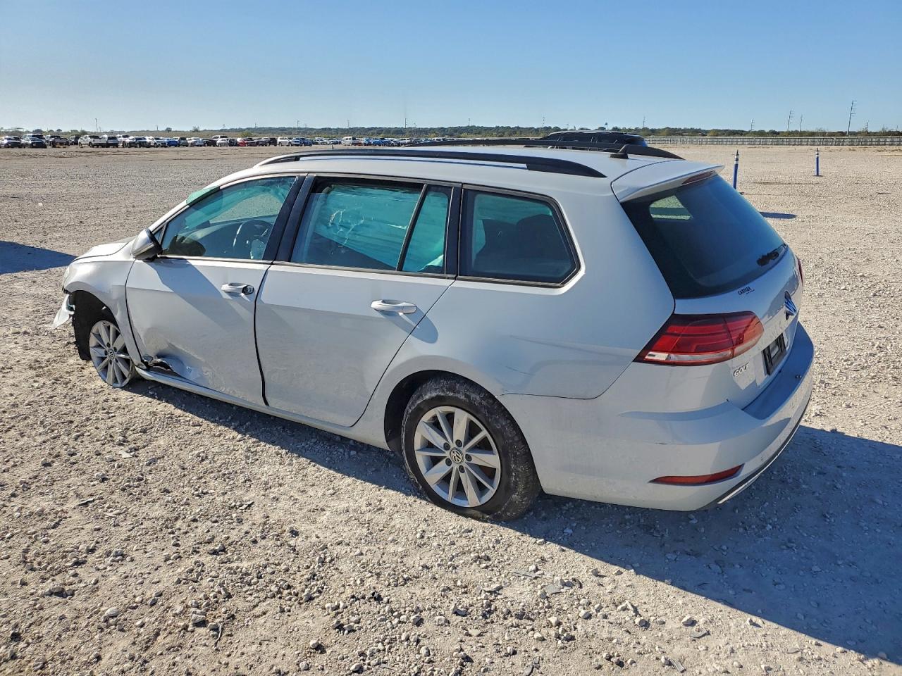 2018 Volkswagen Golf VIN 3VWD17AU5JM768013 photo 2