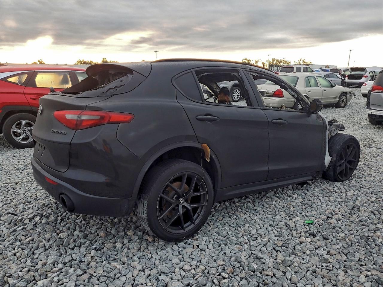 2019 Alfa Stelvio VIN ZASPAJANXK7C71340 photo 3