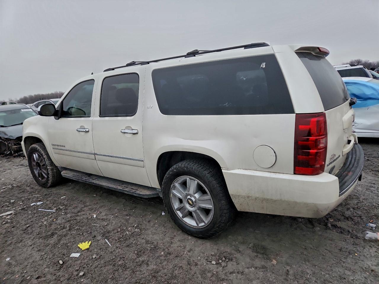2010 Chevrolet Suburban VIN 1GNUCKE0XAR176491 photo 2