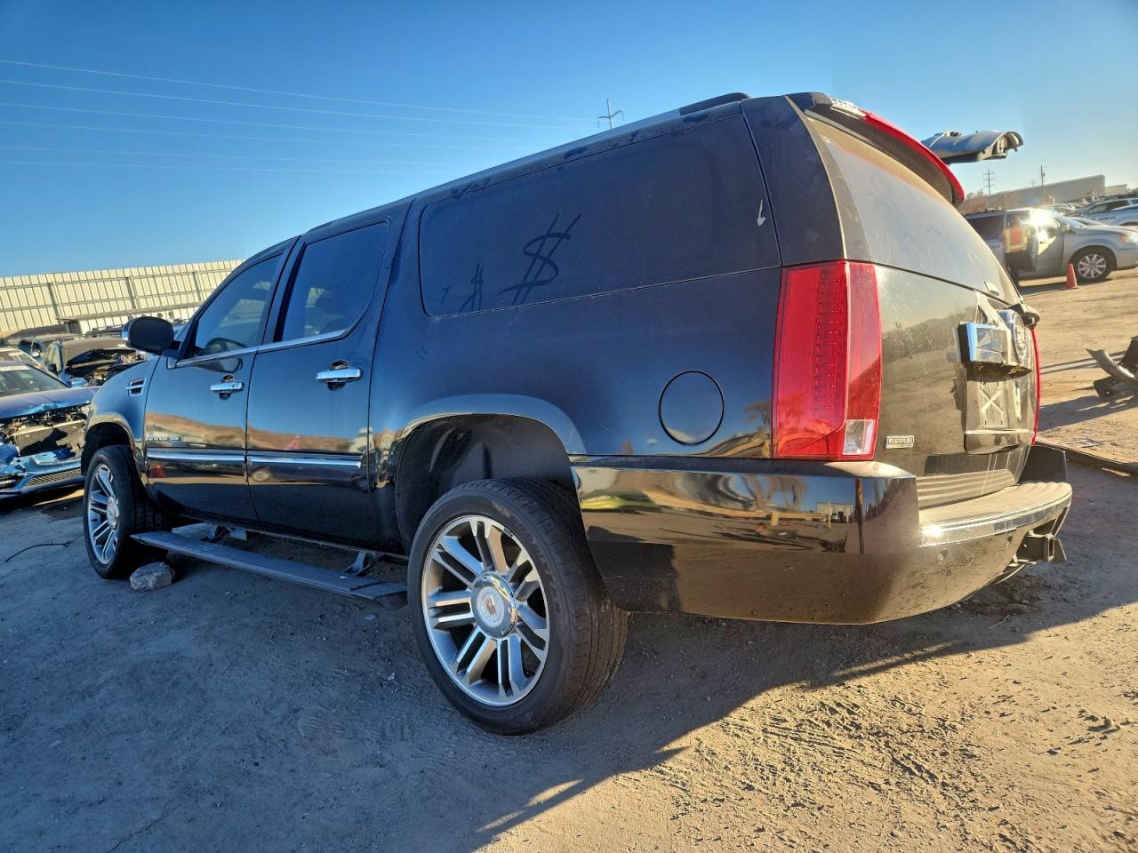 2010 Cadillac Escalade VIN 1GYUCJEF3AR249265 photo 2