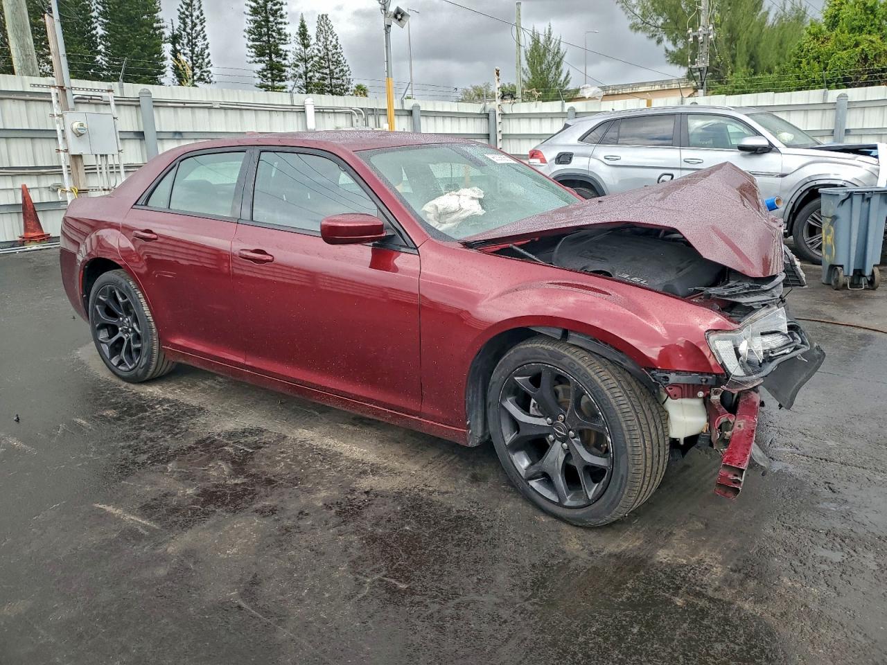 2019 Chrysler 300 VIN 2C3CCABG5KH654015 photo 4