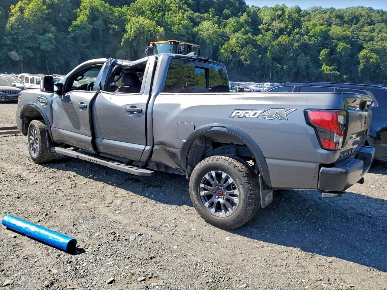 2023 Nissan TITAN VIN 1N6AA1FB9PN114590 photo 2