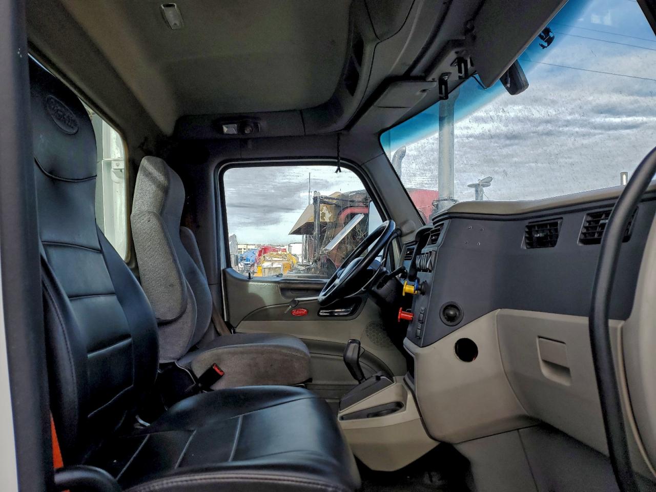 2018 PETERBILT All models VIN 1XPBA48X4JD477392 photo 5