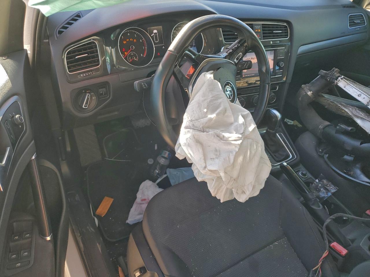 2018 Volkswagen Golf VIN 3VWD17AU5JM768013 photo 8