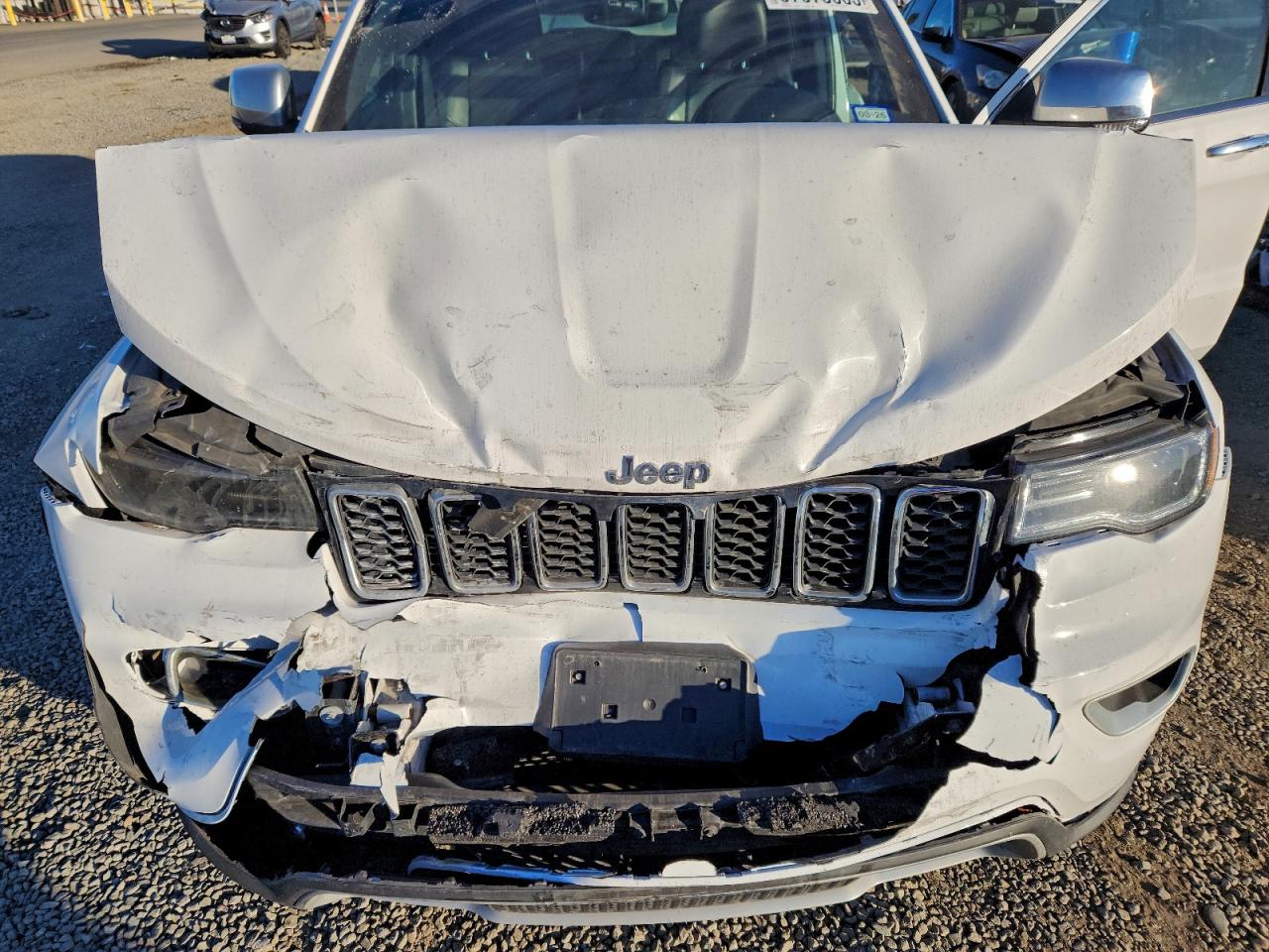 2018 Jeep Grand cher VIN 1C4RJFBG1JC195219 photo 12
