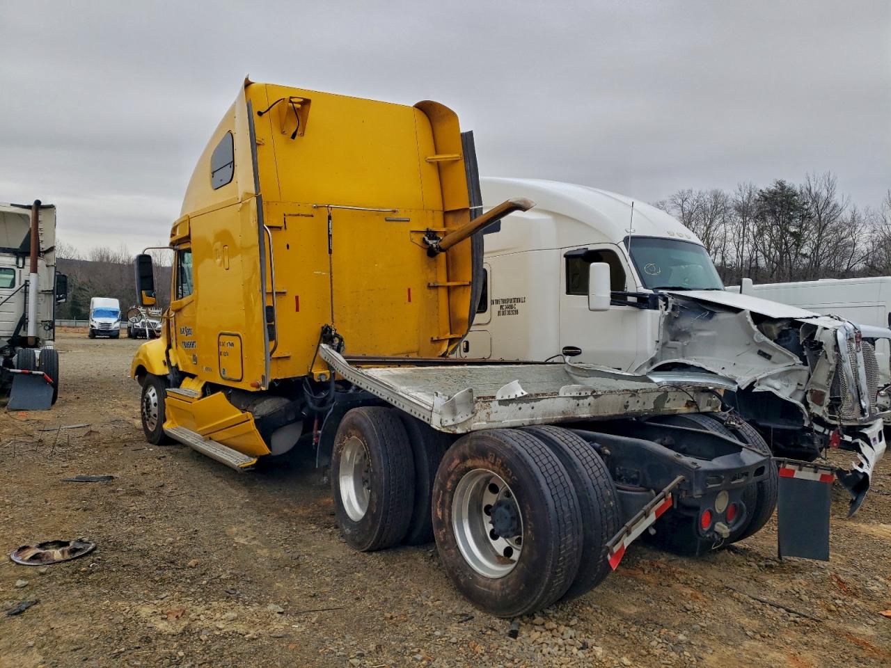 2005 FREIGHTLINER All models VIN 1FUJA6CK45LN63486 photo 3