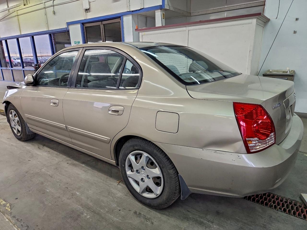 2005 Hyundai Elantra VIN KMHDN46D95U196231 photo 2