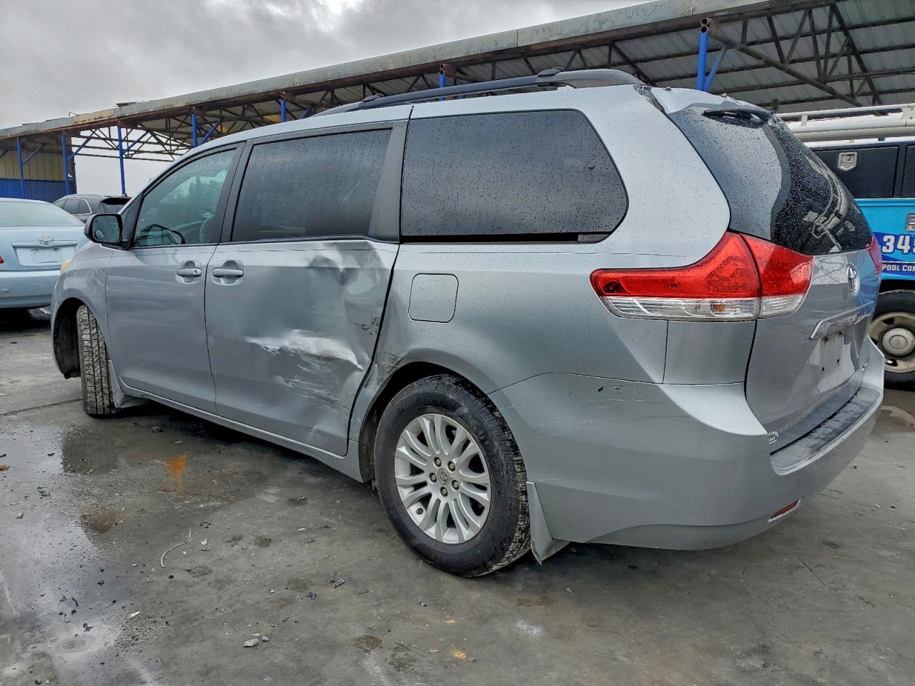 2011 TOYOTA All models VIN 5TDYK3DC0BS161757 photo 2