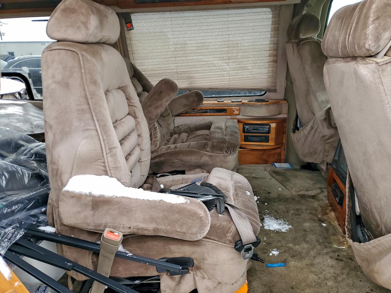 2000 CHEV Express VIN 1GBFG15R8Y1204428 photo 11