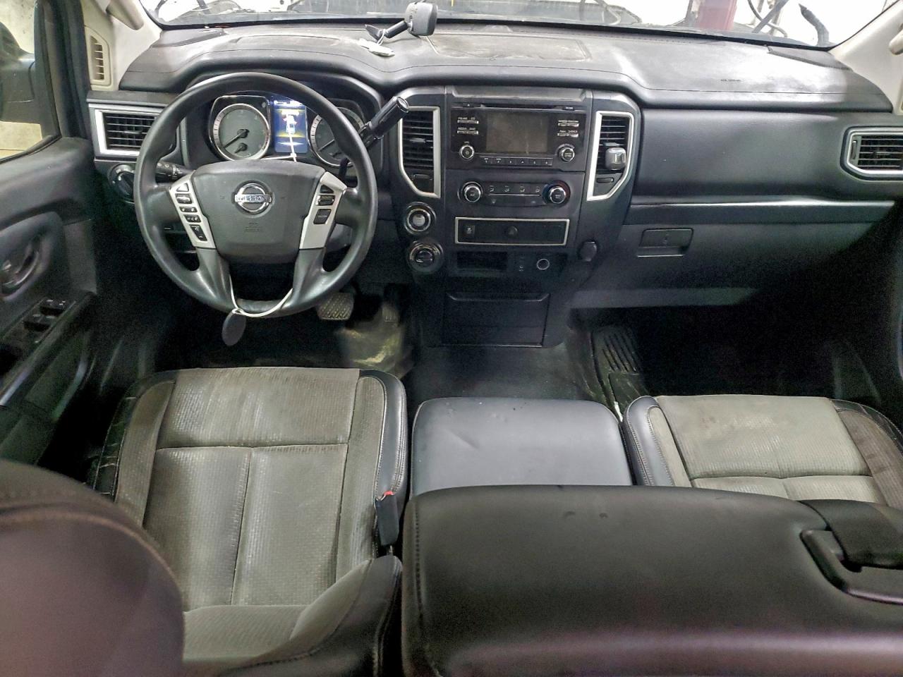 2017 Nissan TITAN VIN 1N6BA1F31HN526226 photo 8