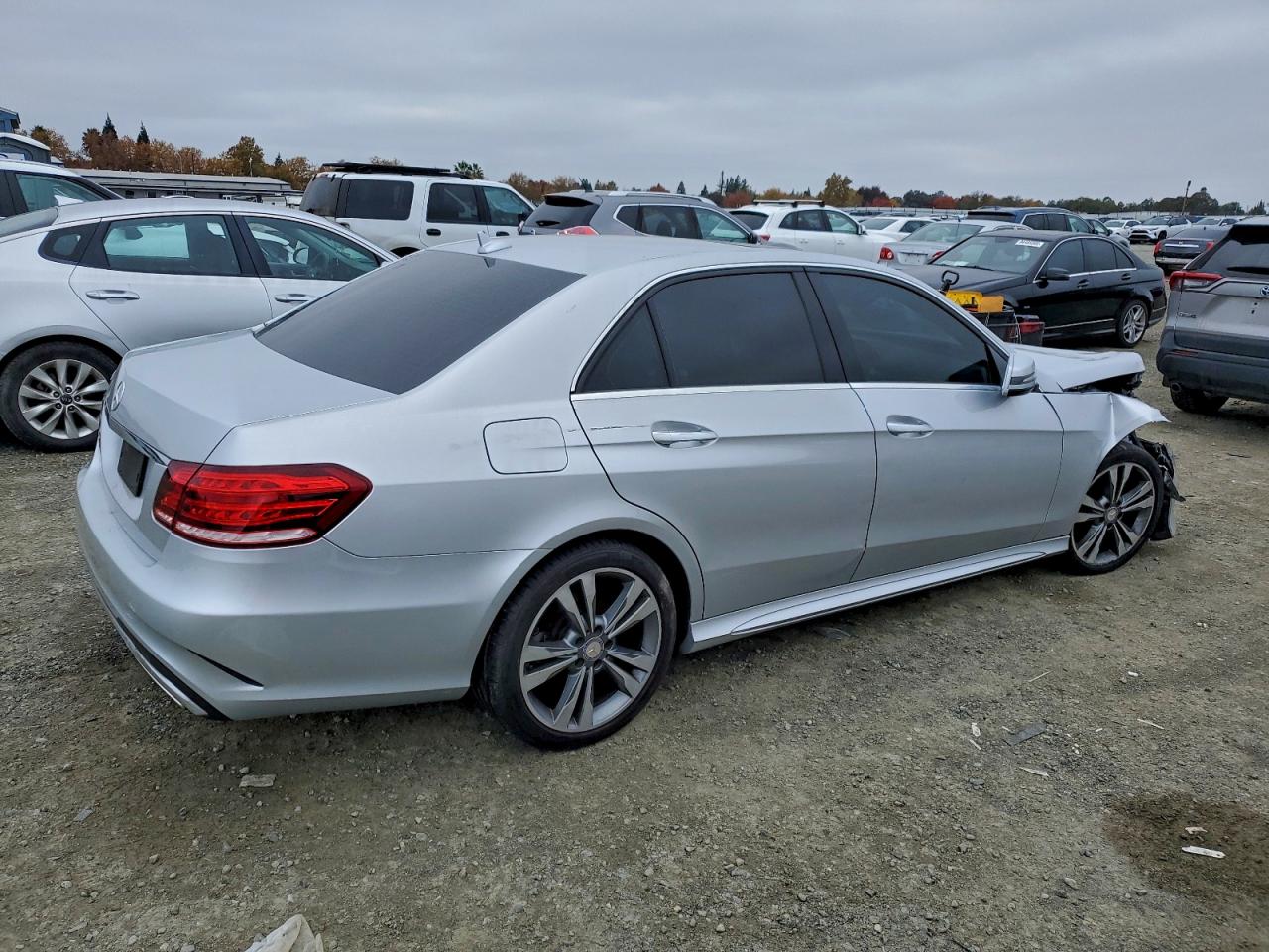 2016 Mercedes-Benz E-class VIN WDDHF5KB1GB221446 photo 3