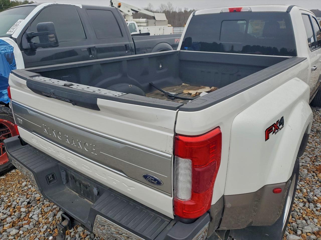 2019 Ford F450 VIN 1FT8W4DT1KEF39827 photo 10