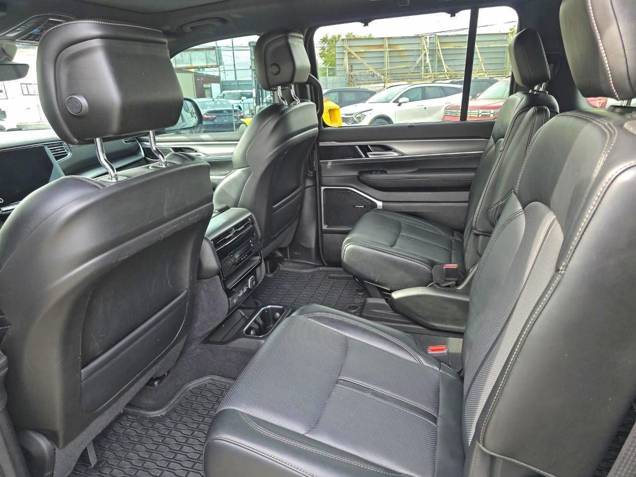 2024 JEEP Wagoneer VIN 1C4SJVBP1RS133669 photo 12
