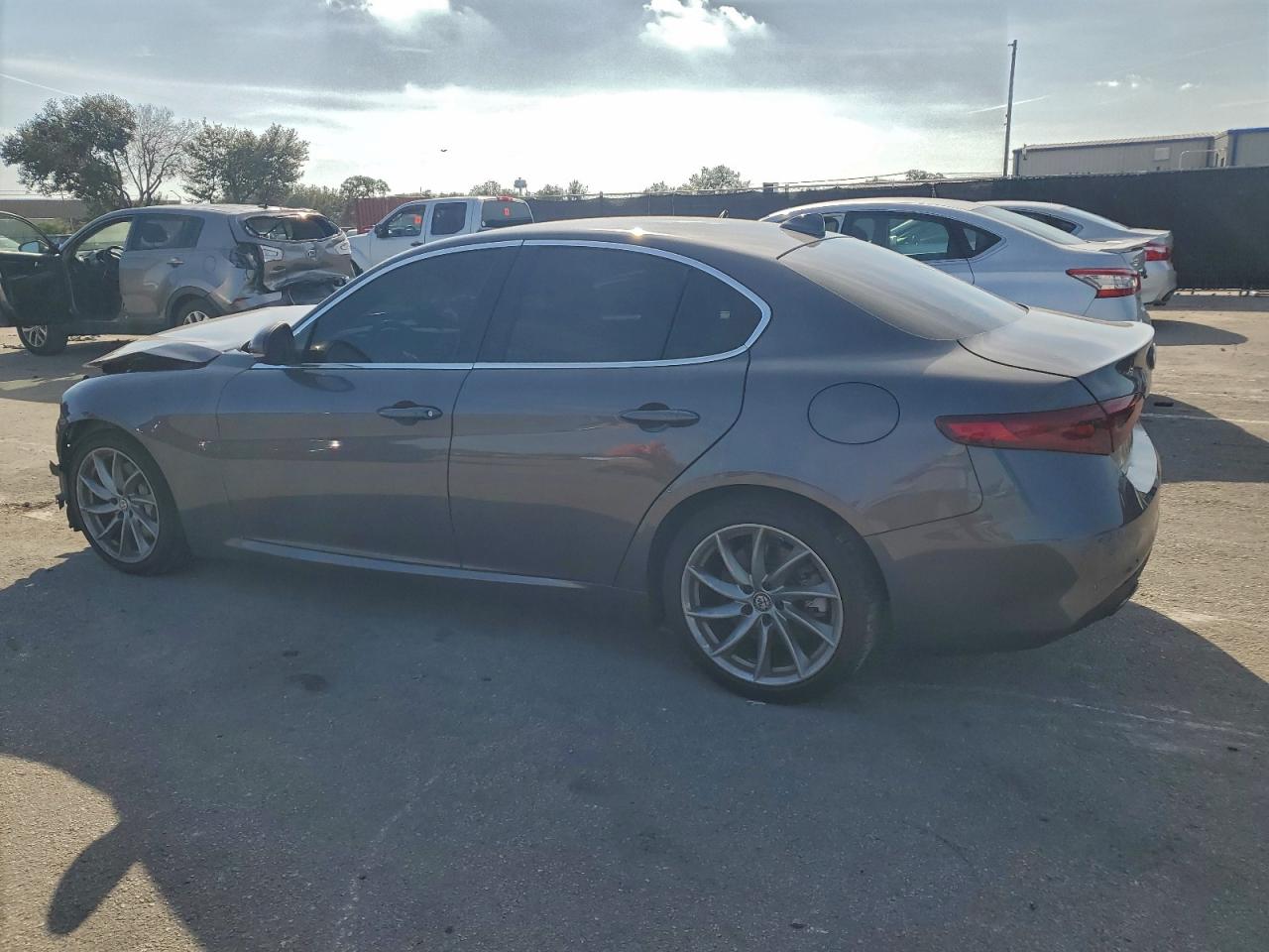 2019 Alfa Giulia VIN ZARFAMANXK7599319 photo 2