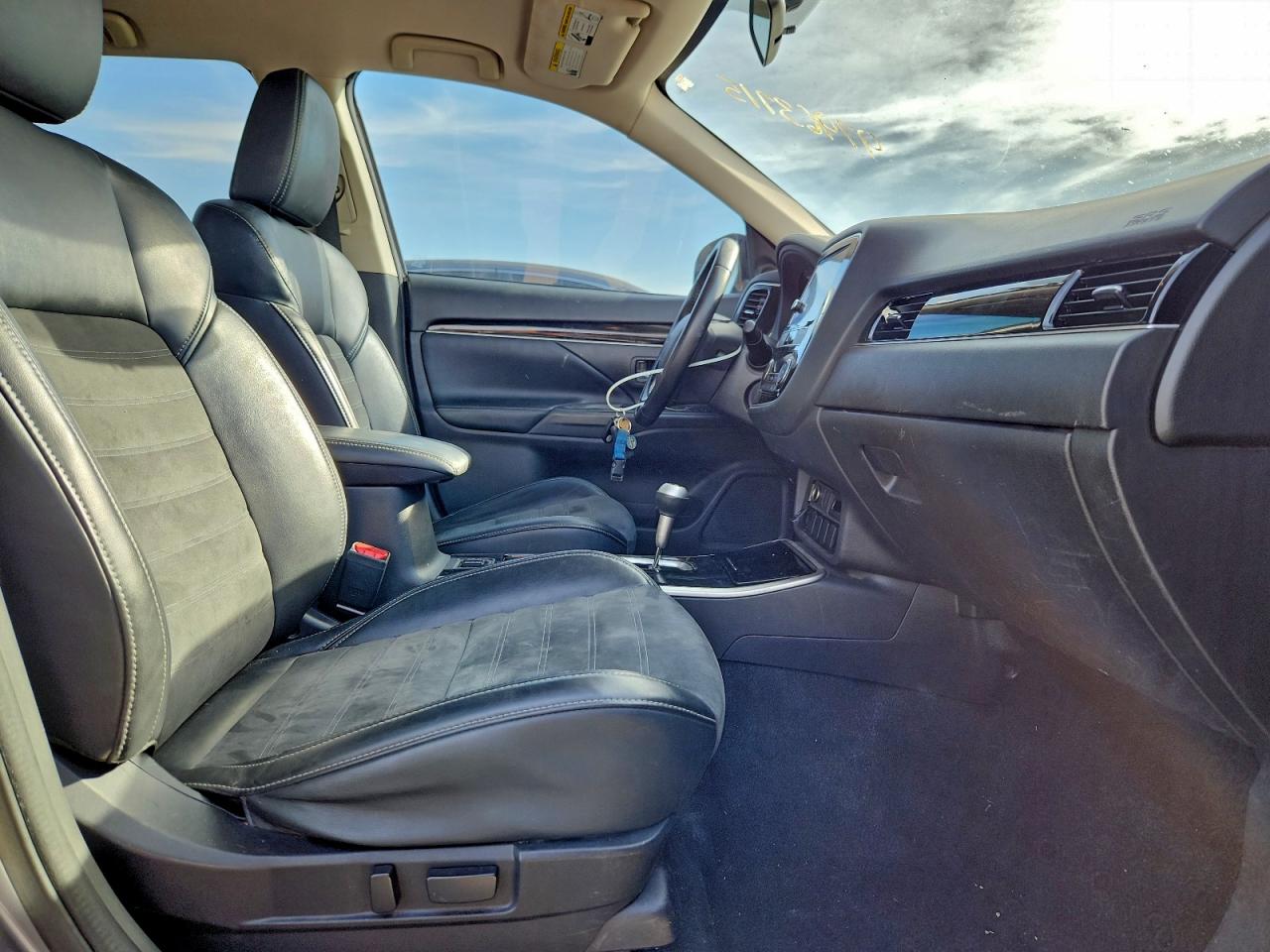 2019 Mitsubishi Outlander VIN JA4AD3A3XKZ010224 photo 7