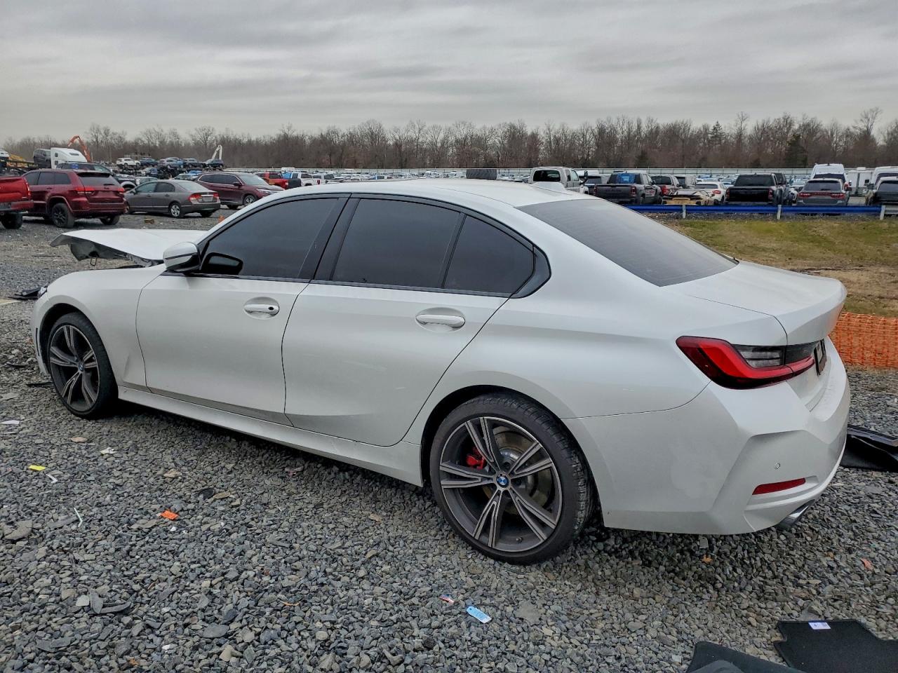 2024 BMW 3 series VIN 3MW89FF06R8E47869 photo 2