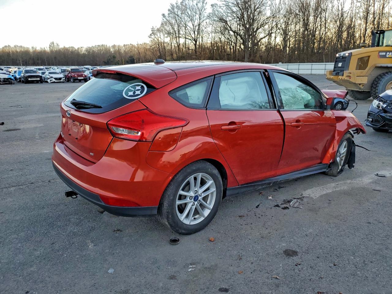 2018 Ford Focus VIN 1FADP3K23JL254899 photo 3