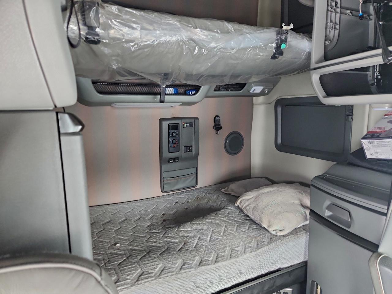 2025 VOLVO Vn VIN 4V4NC9EHXSN695078 photo 6