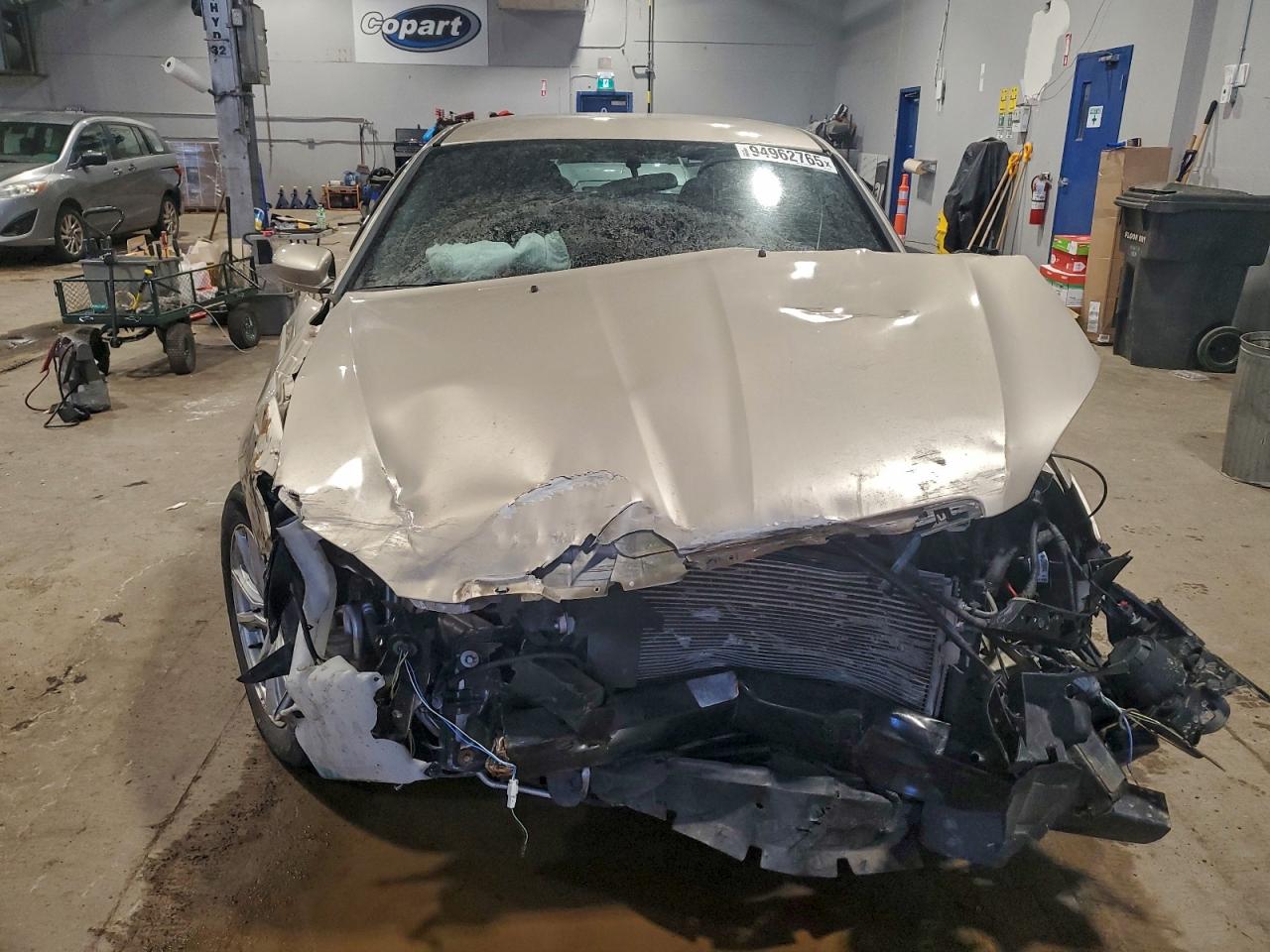 2014 Chrysler 200 VIN 1C3CCBABXEN131841 photo 5