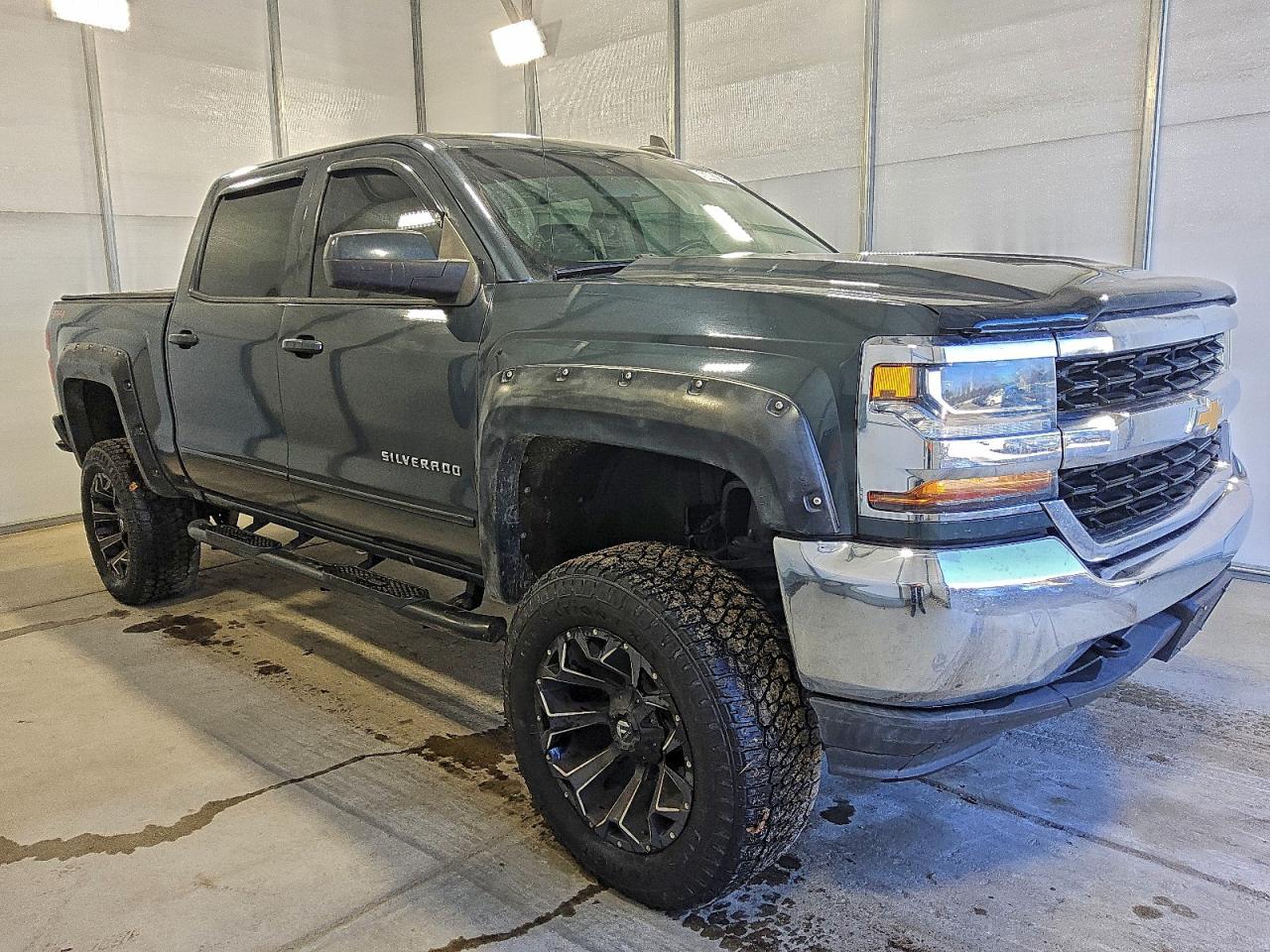 2018 Chevrolet All models VIN 3GCUKREC7JG250710 photo 4