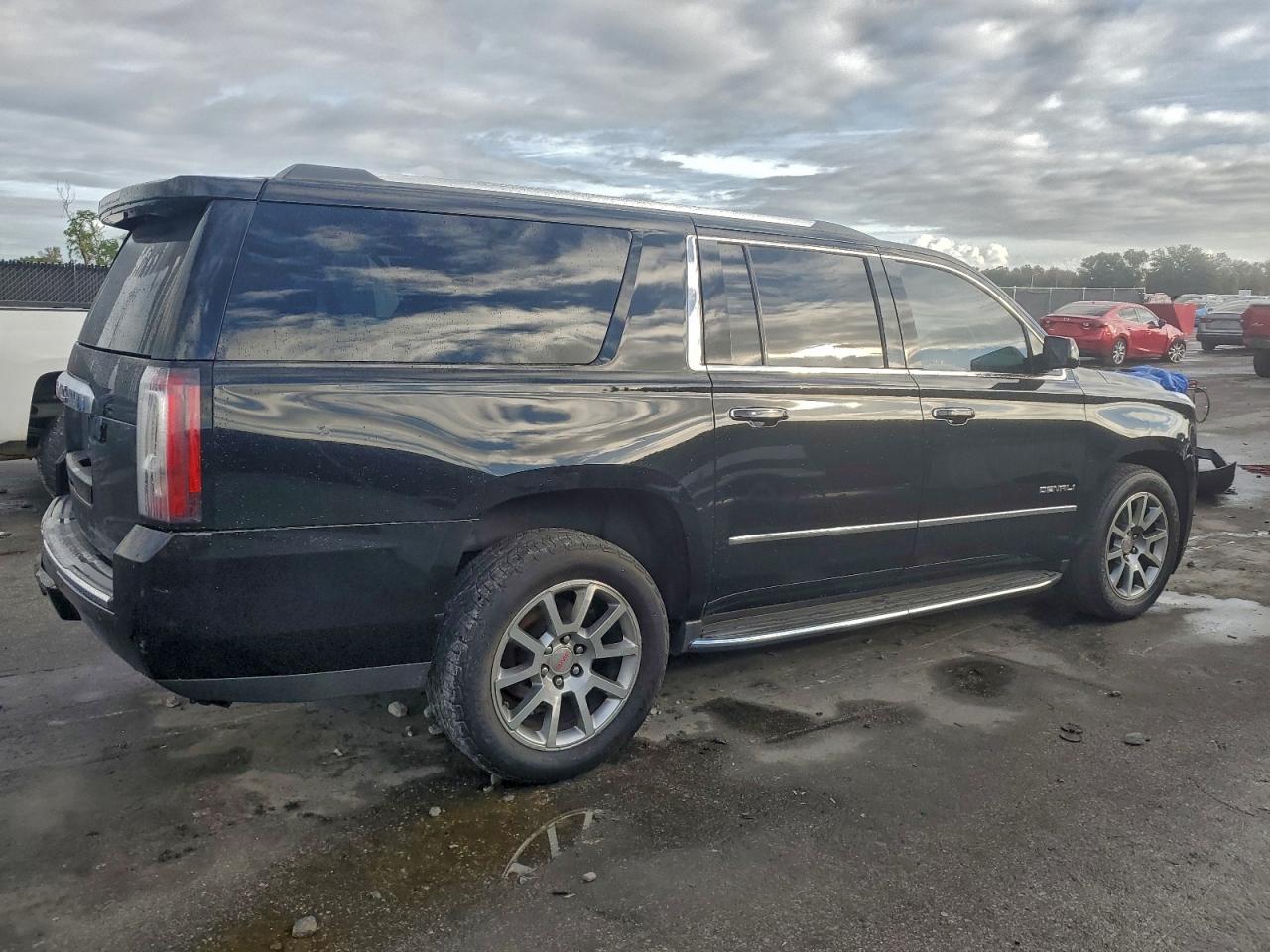 2019 GMC Yukon VIN 1GKS1HKJ1KR380317 photo 3