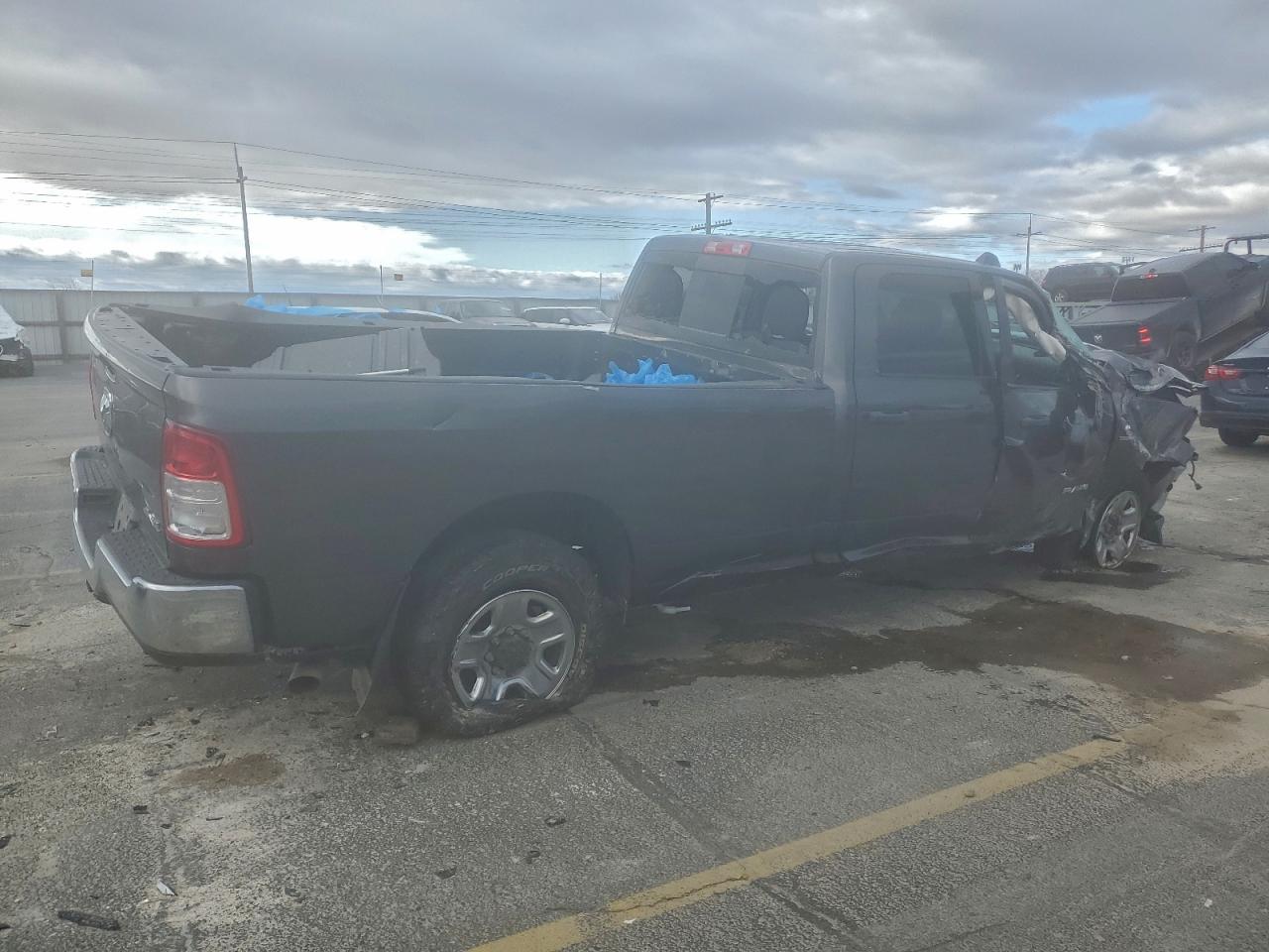 2019 Ram 3500 VIN 3C63R3GL8KG648499 photo 3