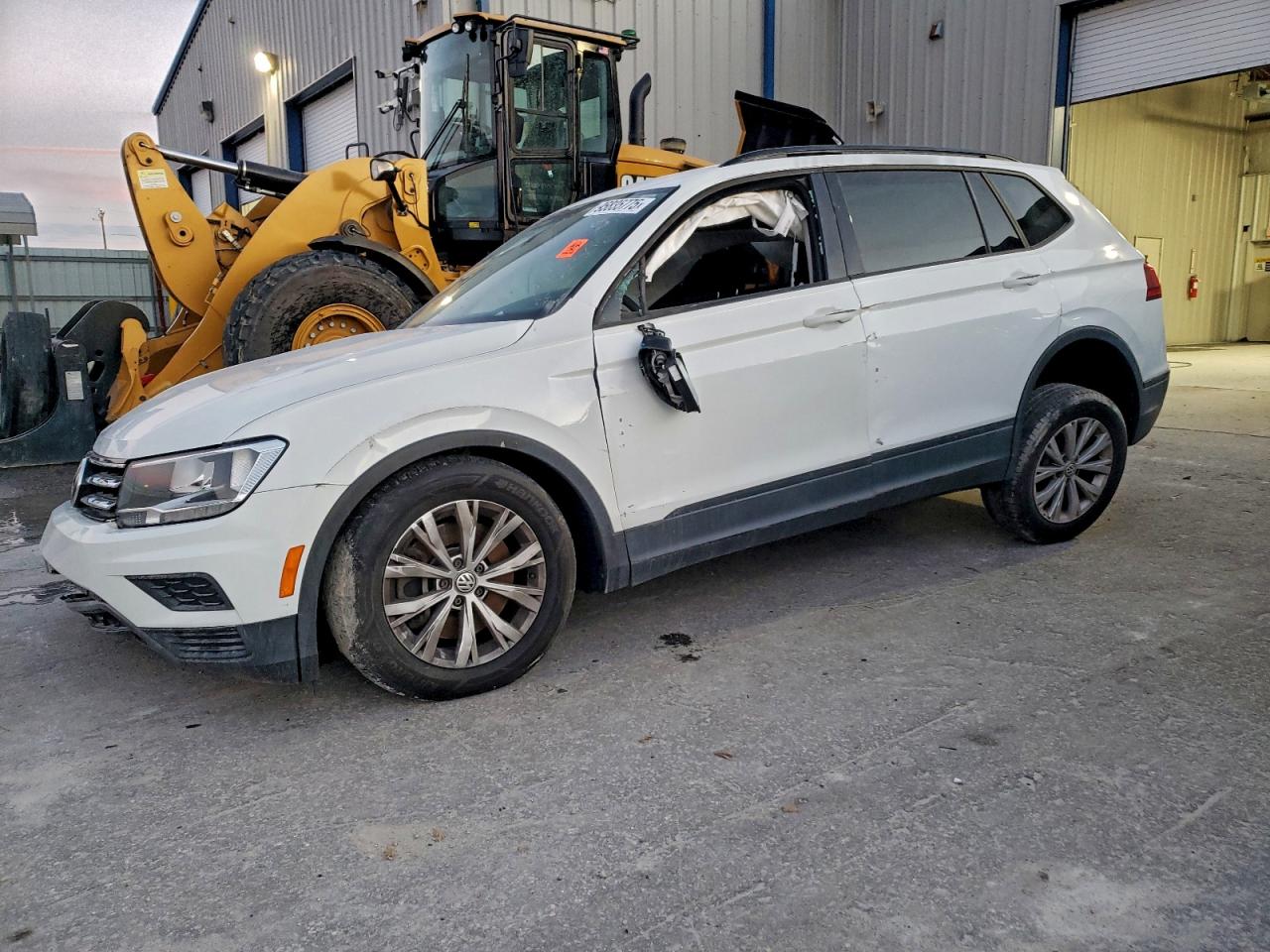 2020 Volkswagen Tiguan VIN 3VV1B7AX8LM154610 photo 1