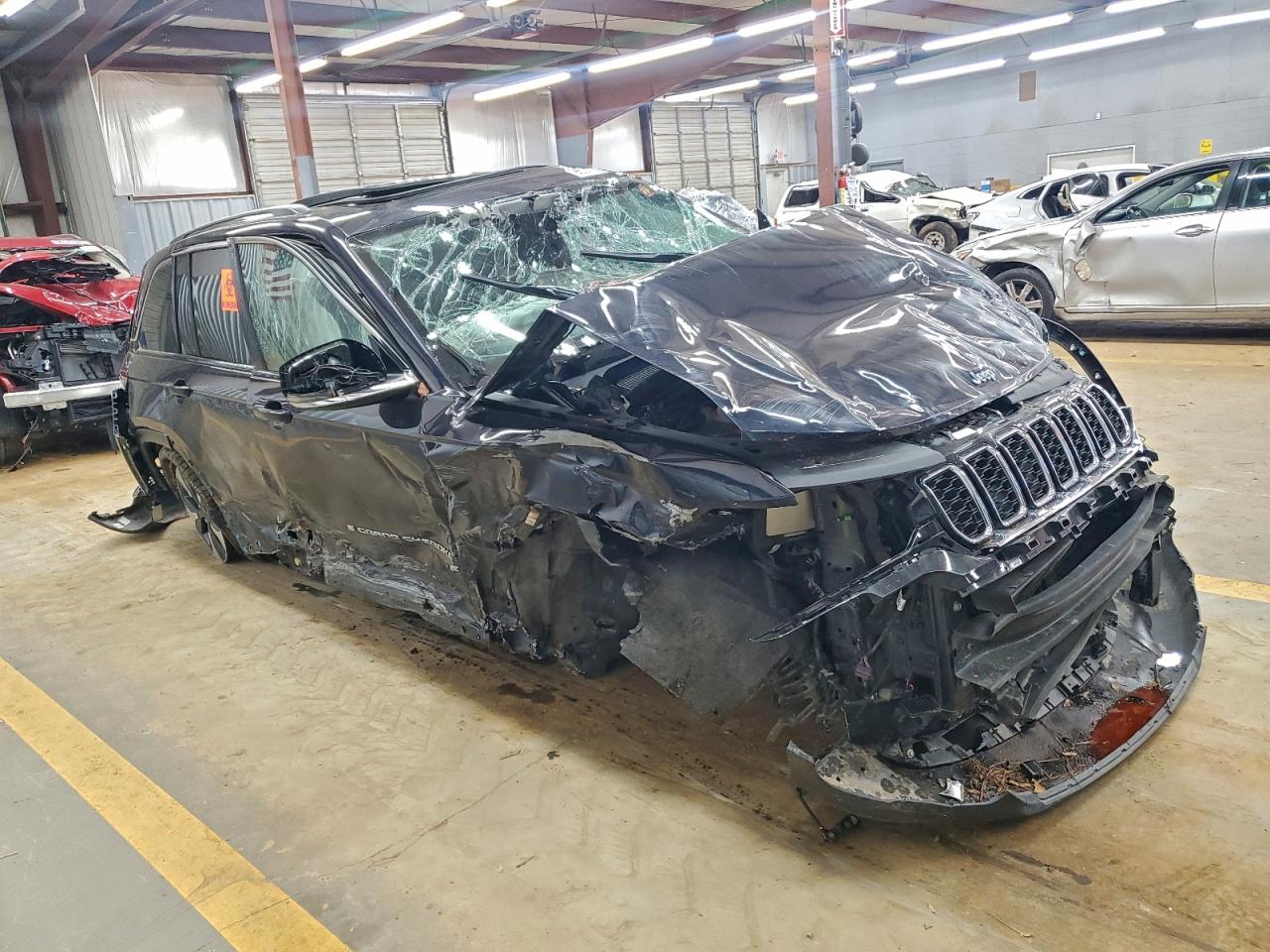 2024 Jeep Grand cher VIN 1C4RJYB69RC720669 photo 4