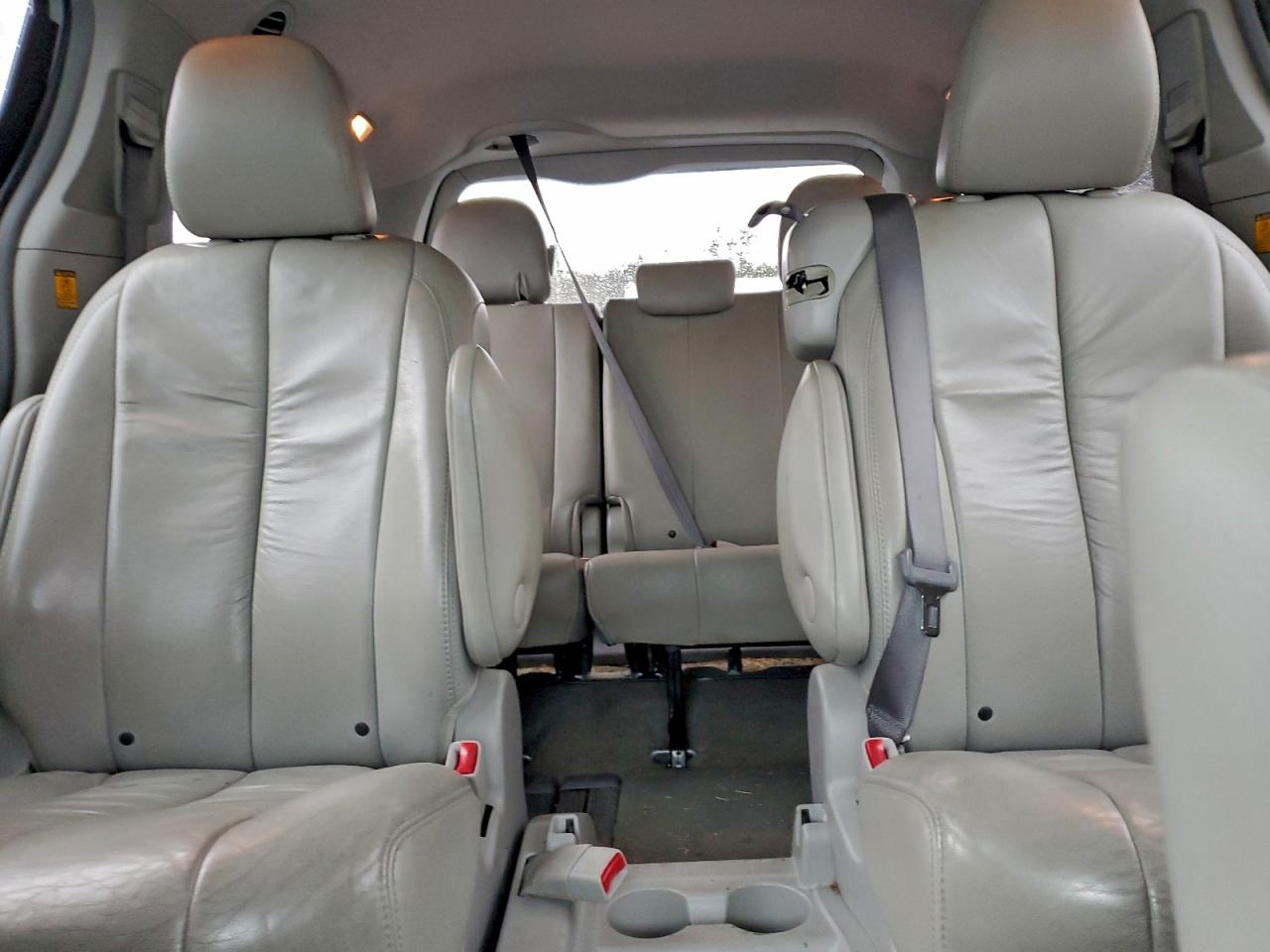 2011 TOYOTA All models VIN 5TDYK3DC0BS161757 photo 10