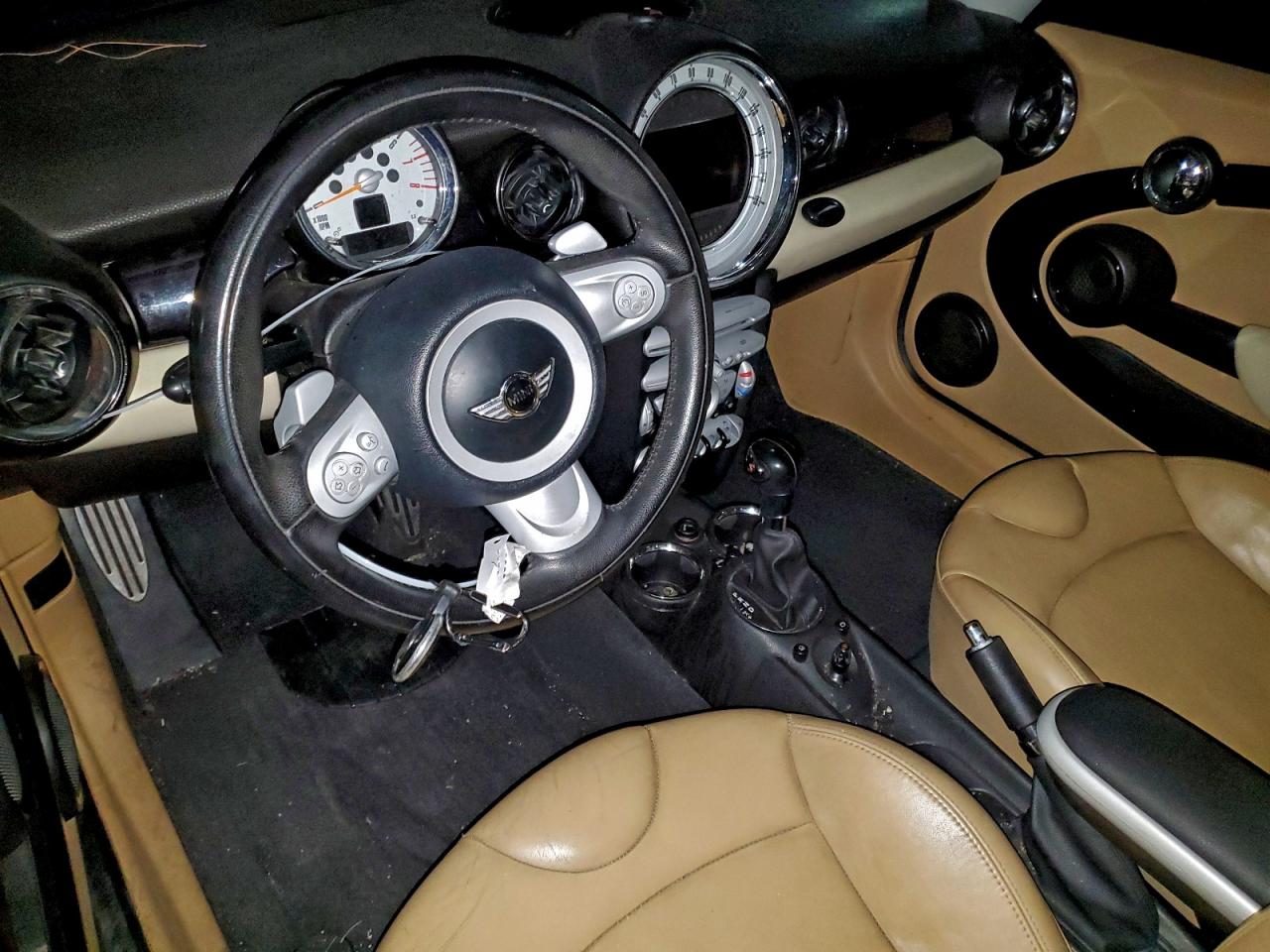 2009 MINI Cooper VIN WMWMM33549TP90331 photo 8