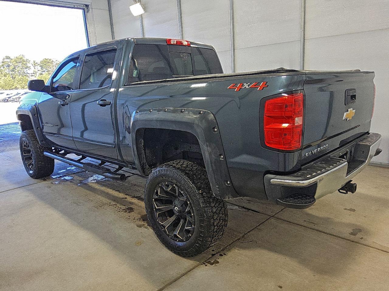 2018 Chevrolet All models VIN 3GCUKREC7JG250710 photo 2