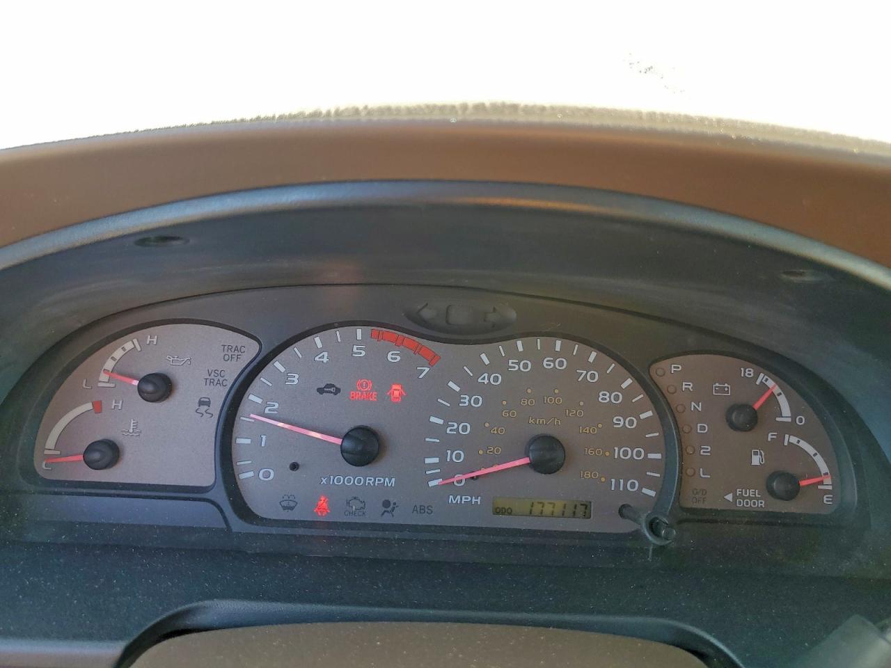 2001 Toyota Sequoia VIN 5TDZT34A61S033215 photo 9