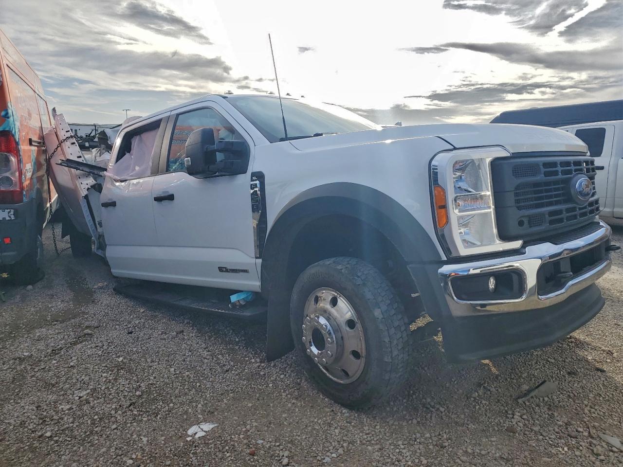 2023 Ford F450 VIN 1FT8W4DT2PED07681 photo 4