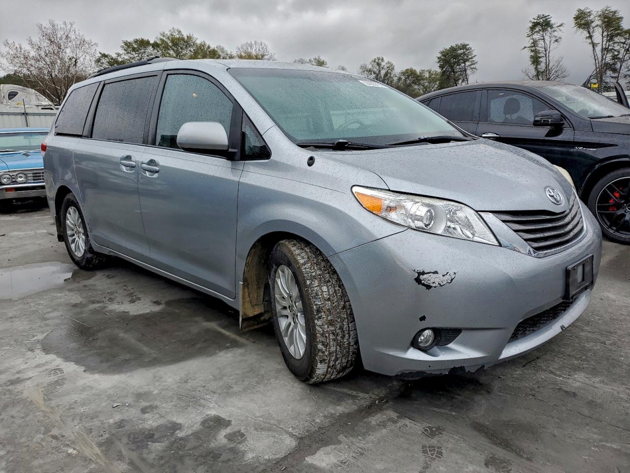 2011 TOYOTA All models VIN 5TDYK3DC0BS161757 photo 4