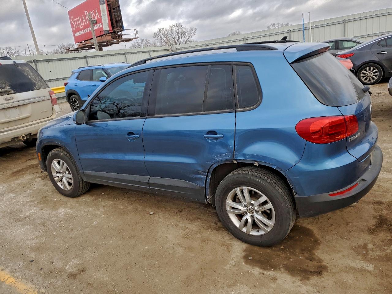 2017 Volkswagen Tiguan VIN WVGAV7AX3HK024220 photo 2