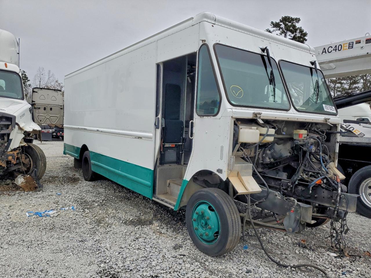 2011 WORKHORSE All models VIN 5B4LFG2E6B3445735 photo 4