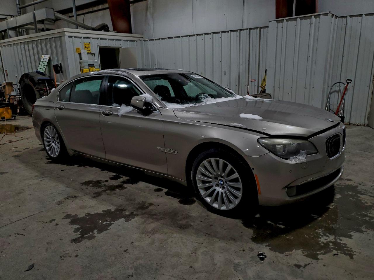 2012 BMW 7 series VIN WBAKC8C57CC437189 photo 4