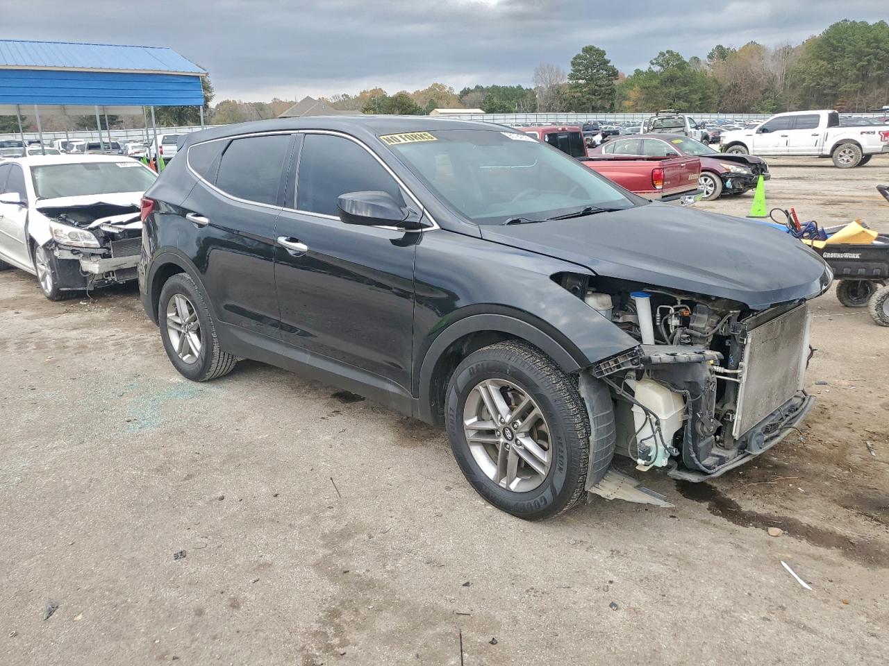 2018 Hyundai Santa fe VIN 5NMZT3LB4JH052679 photo 4