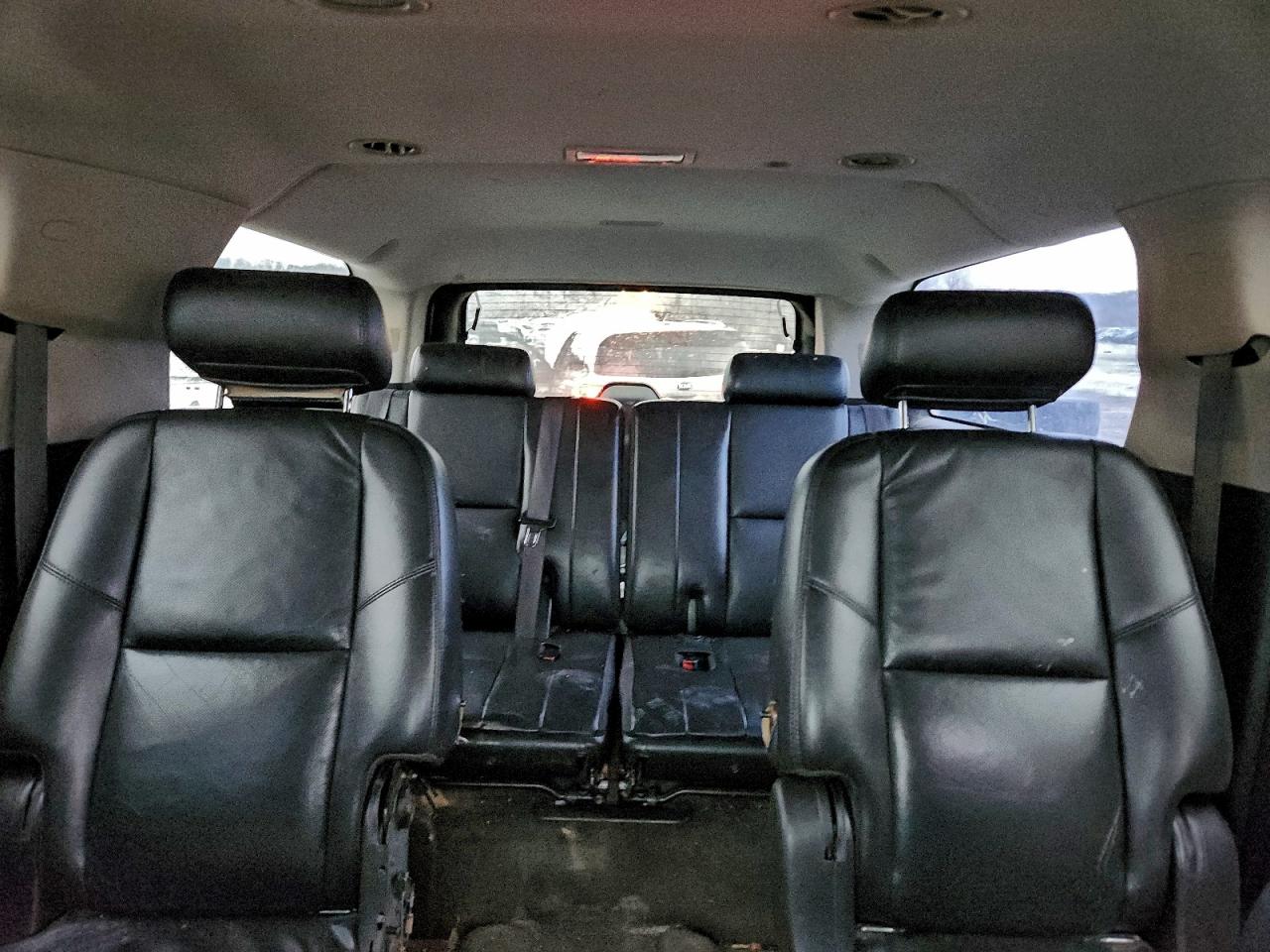 2010 Chevrolet Suburban VIN 1GNUCKE0XAR176491 photo 10