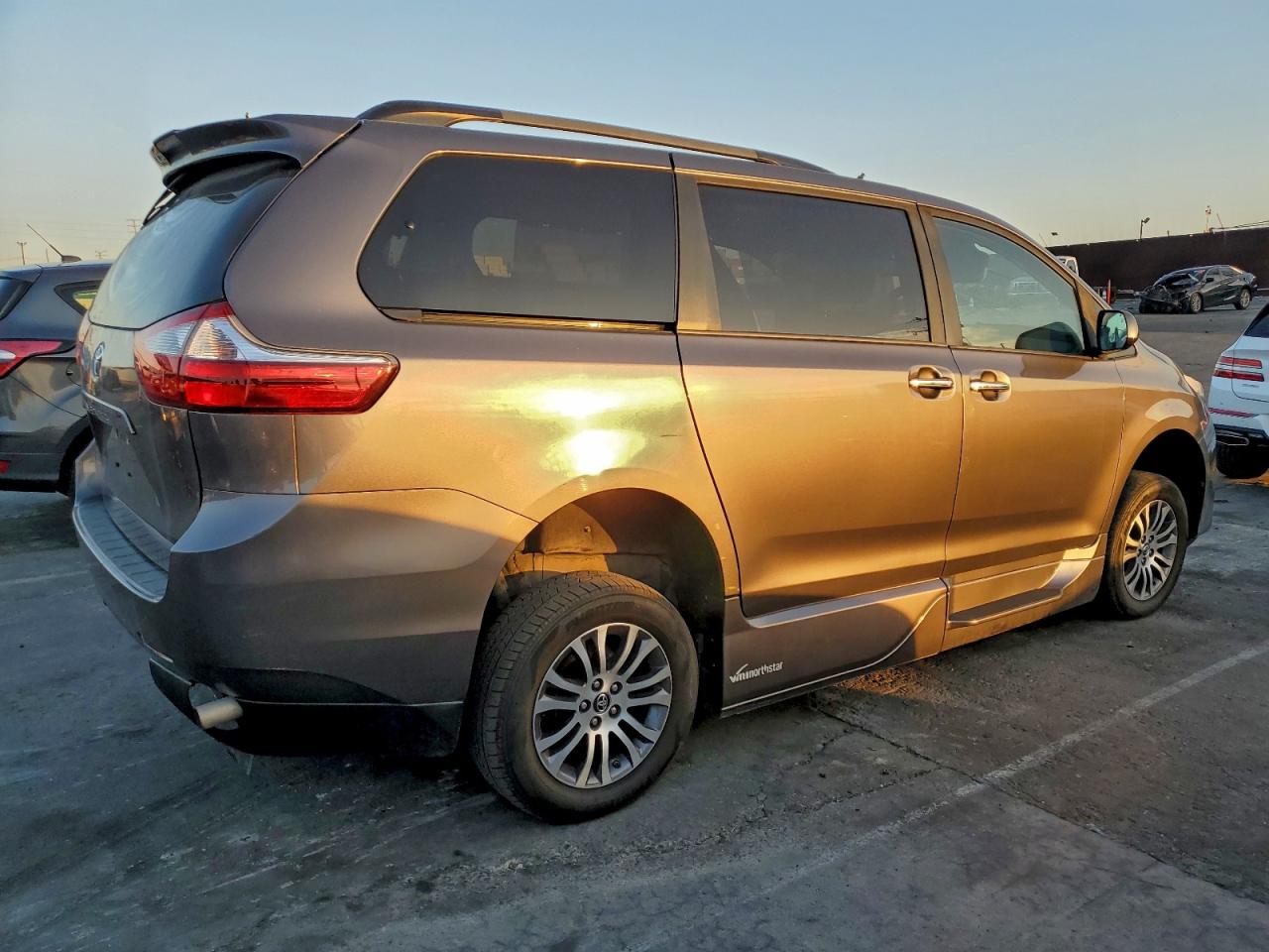 2019 Toyota All models VIN 5TDYZ3DC4KS017088 photo 3
