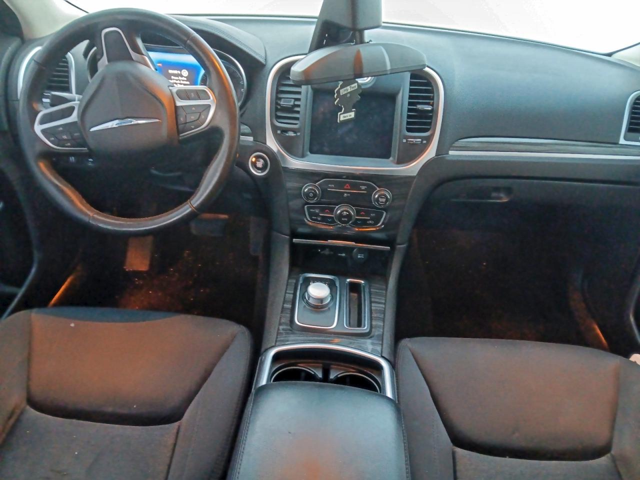 2020 Chrysler 300 VIN 2C3CCARGXLH169019 photo 8