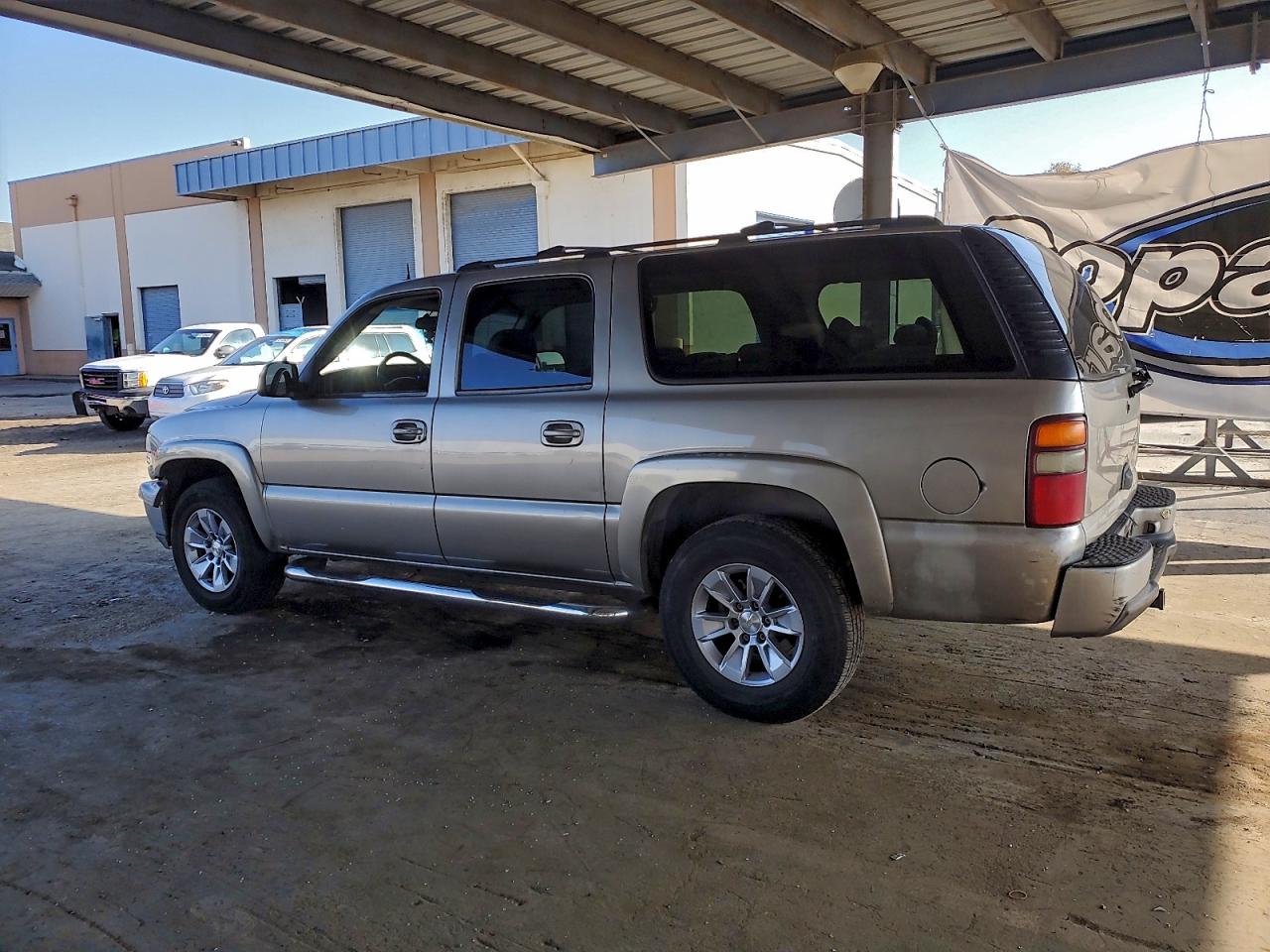 2003 CHEV Suburban VIN 3GNFK16T73G176904 photo 2